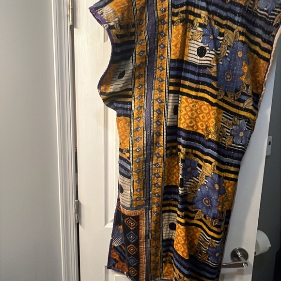 Kantha Bae Ruana - Picture 4 of 4